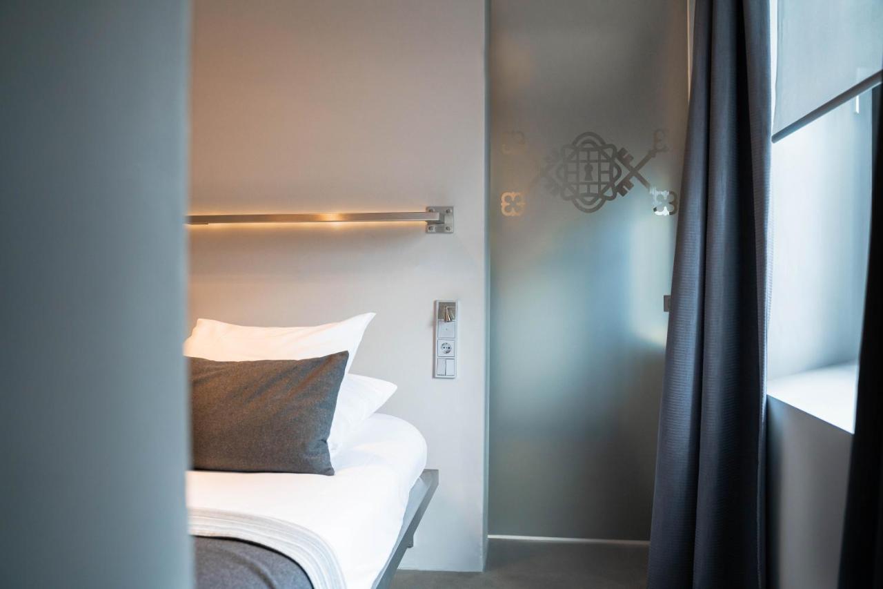 Het Arresthuis Roermond Exterior photo A room at the hotel