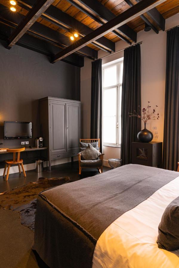 Het Arresthuis Roermond Exterior photo A bedroom