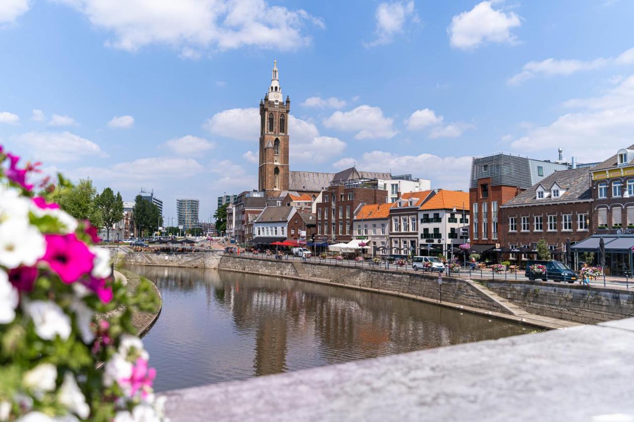 Het Arresthuis Roermond Exterior photo View of the centre of the town