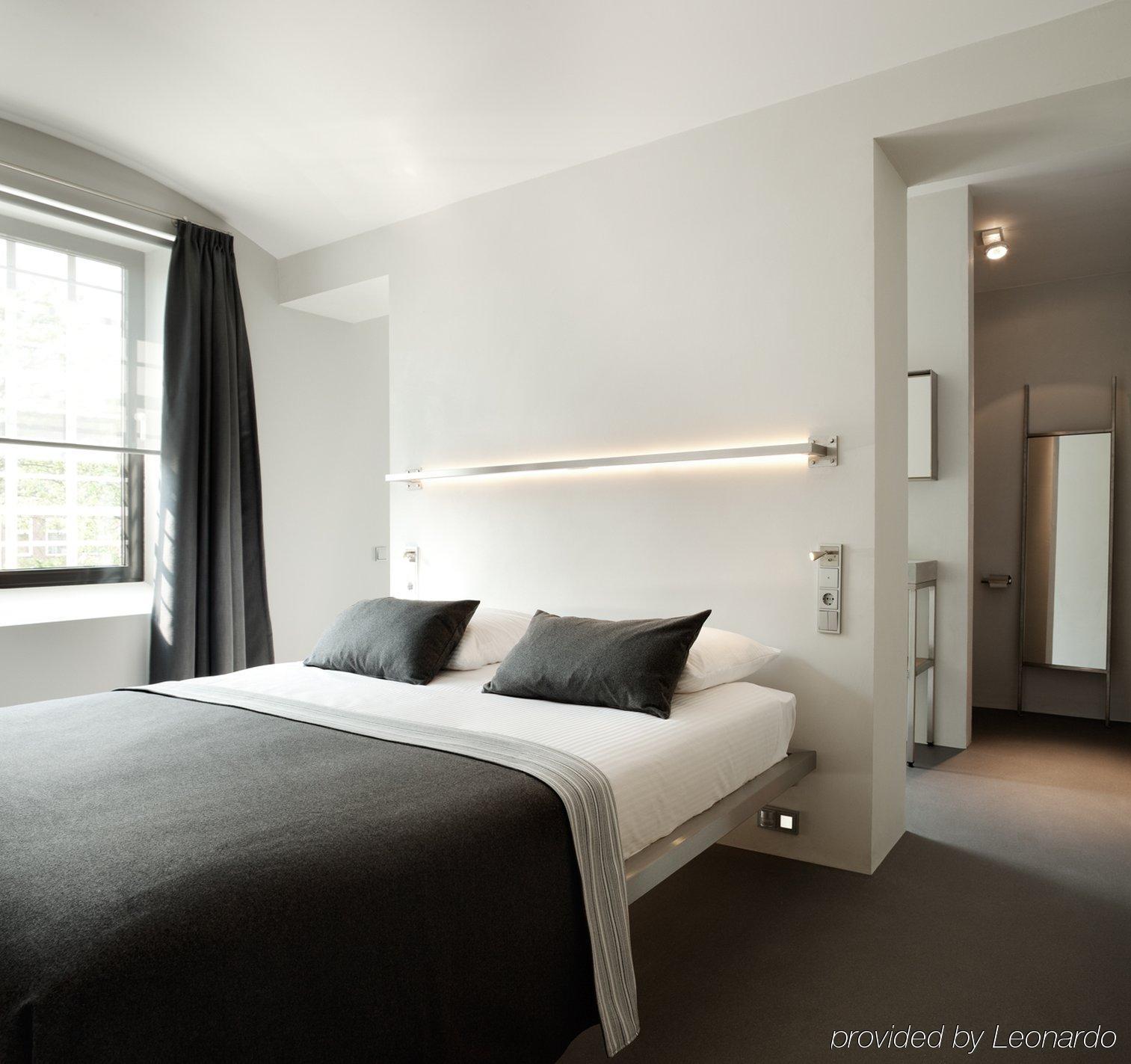 Het Arresthuis Roermond Room photo A room at the hotel